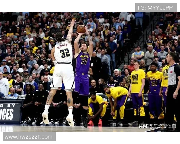 掘金与湖人微博热议赛季对决精彩瞬间与球员表现分析