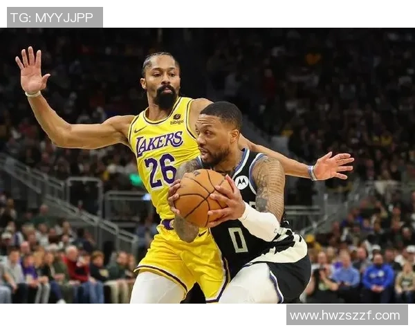 湖人与雄鹿激战回顾精彩瞬间图片分享与分析